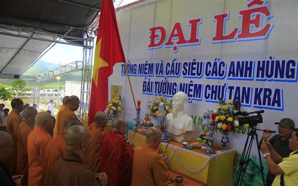 ບັນດາການເຄື່ອນໄຫວສະເຫຼີມສະຫຼອງວັນທະຫານເສຍອົງຄະ,ນັກຮົບເສຍສະຫຼະຊີວິດເພື່ອຊາດ